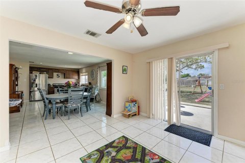 House in North Port, Florida 3 bedrooms, 124.86 sq.m. № 1591370 - photo 18