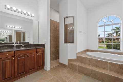 House in Sarasota, Florida 3 bedrooms, 340.21 sq.m. № 2273282 - photo 28