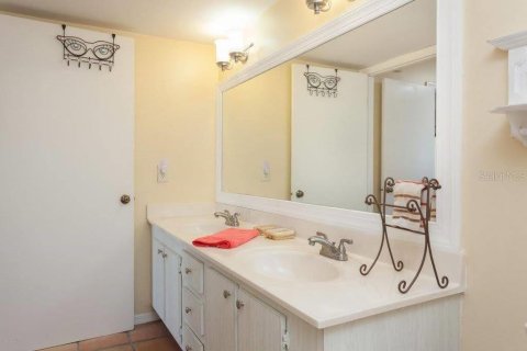 Condo in Cocoa Beach, Florida, 3 bedrooms  № 1579231 - photo 13
