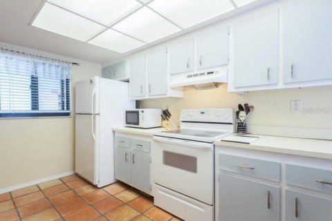 Condo in Cocoa Beach, Florida, 3 bedrooms  № 1579231 - photo 6