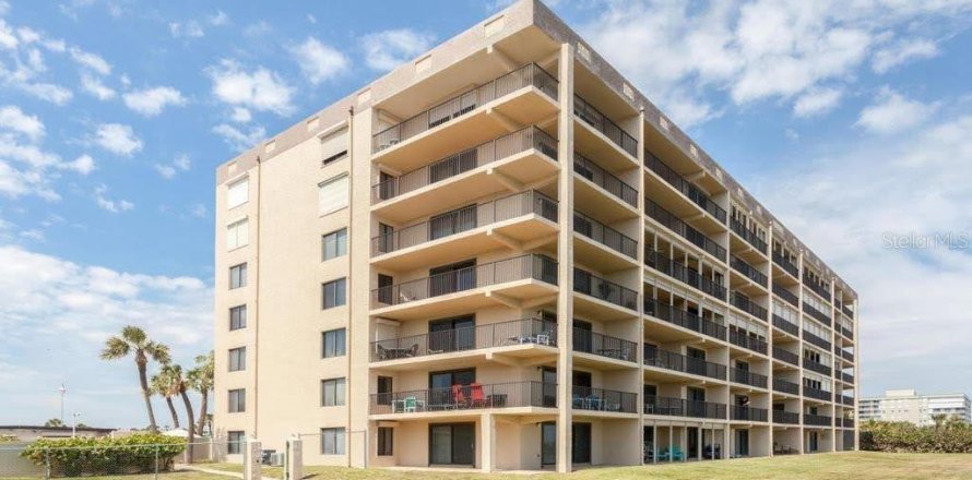 Condo in Cocoa Beach, Florida, 3 bedrooms № 1579231