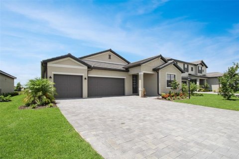 Villa ou maison à louer à Bradenton, Floride: 4 chambres, 253.07 m2 № 1335664 - photo 2