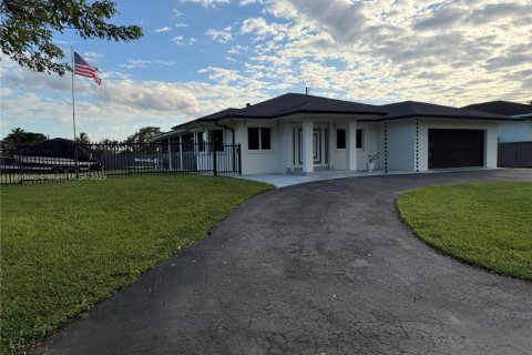 Villa ou maison à vendre à Homestead, Floride: 4 chambres, 206.52 m2 № 2261600 - photo 4