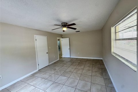 House in Sorrento, Florida 3 bedrooms, 183.76 sq.m. № 2391563 - photo 7