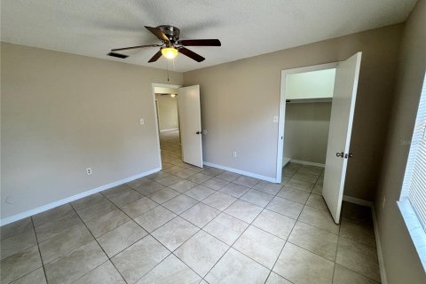 House in Sorrento, Florida 3 bedrooms, 183.76 sq.m. № 2391563 - photo 9