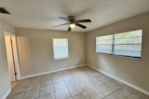 House in Sorrento, Florida 3 bedrooms, 183.76 sq.m. № 2391563 - photo 5