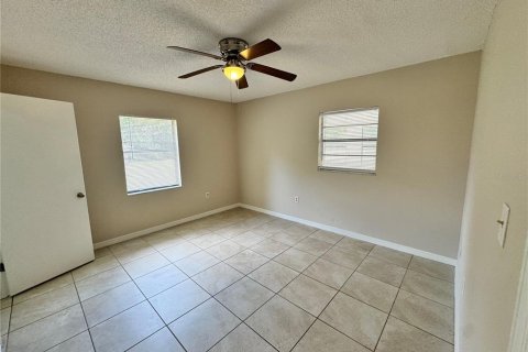 House in Sorrento, Florida 3 bedrooms, 183.76 sq.m. № 2391563 - photo 8
