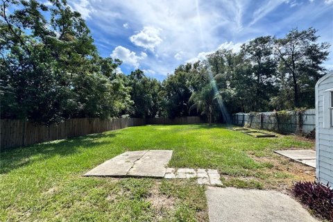House in Sorrento, Florida 3 bedrooms, 183.76 sq.m. № 2391563 - photo 13