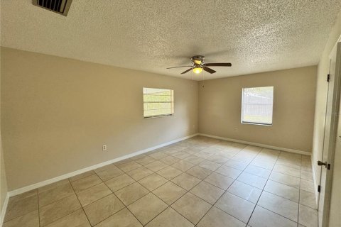 House in Sorrento, Florida 3 bedrooms, 183.76 sq.m. № 2391563 - photo 6