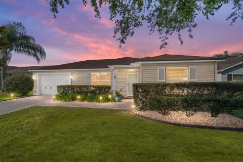 House in The Villages, Florida 2 bedrooms, 106.09 sq.m. № 1755396 - photo 1