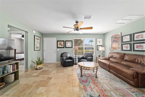 House in The Villages, Florida 2 bedrooms, 106.09 sq.m. № 1755396 - photo 10