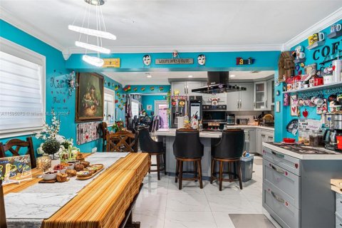 House in Miami, Florida 4 bedrooms, 177.26 sq.m. № 1865594 - photo 7