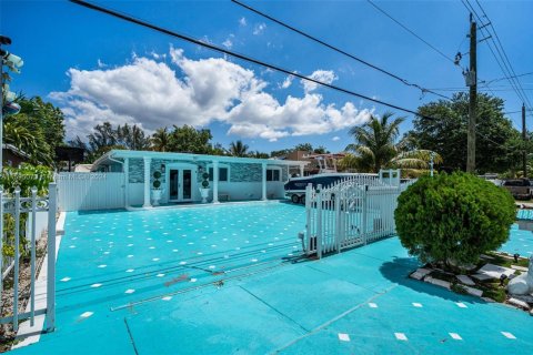 House in Miami, Florida 4 bedrooms, 177.26 sq.m. № 1865594 - photo 3