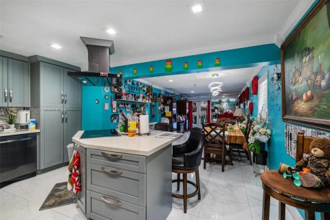 House in Miami, Florida 4 bedrooms, 177.26 sq.m. № 1865594 - photo 11