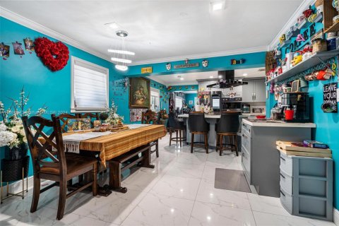 House in Miami, Florida 4 bedrooms, 177.26 sq.m. № 1865594 - photo 6