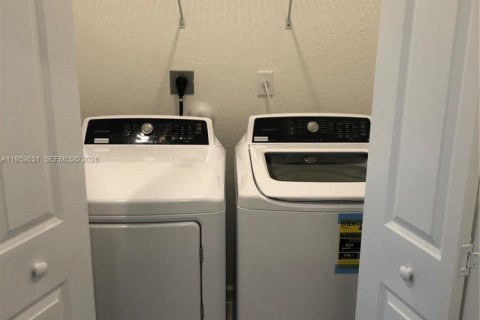 Touwnhouse à vendre à Homestead, Floride: 3 chambres, 123.65 m2 № 2010384 - photo 17