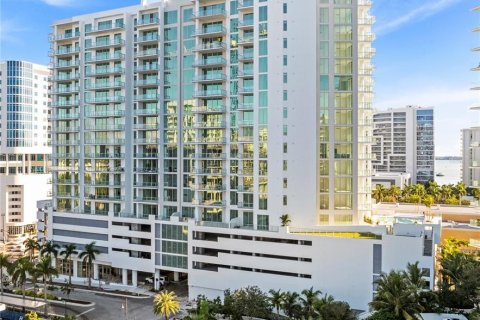 Condo in Sarasota, Florida, 2 bedrooms  № 1856262 - photo 1