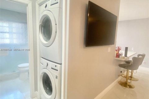 Condominio en venta en Sunrise, Florida, 2 dormitorios, 85.93 m2 № 2048946 - foto 11