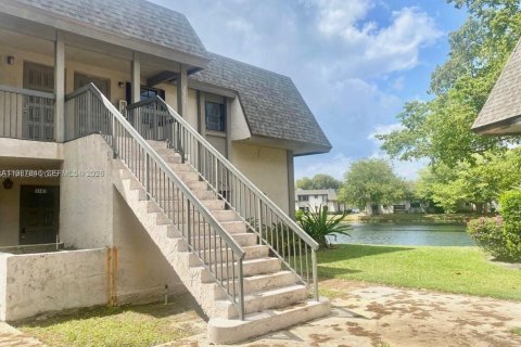 Condominio en venta en Sunrise, Florida, 2 dormitorios, 85.93 m2 № 2048946 - foto 2