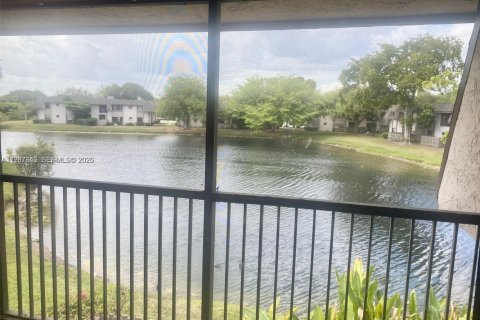 Condominio en Sunrise, Florida, 2 dormitorios  № 2048946