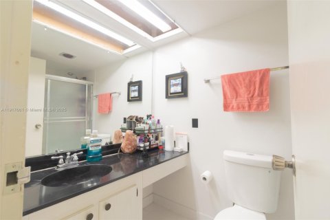 Condo in Sunny Isles Beach, Florida, 2 bedrooms № 1973620 - photo 19