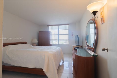 Condo in Sunny Isles Beach, Florida, 2 bedrooms № 1973620 - photo 22