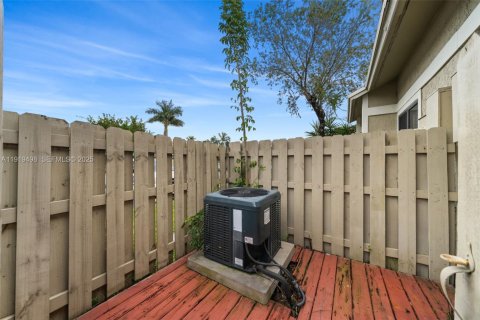 Купить таунхаус в Санрайз, Флорида 3 спальни, 140.1м2, № 1975113 - фото 27