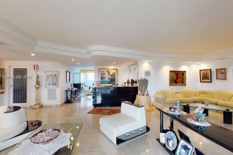 Condo in Sunny Isles Beach, Florida, 4 bedrooms  № 2029899 - photo 18