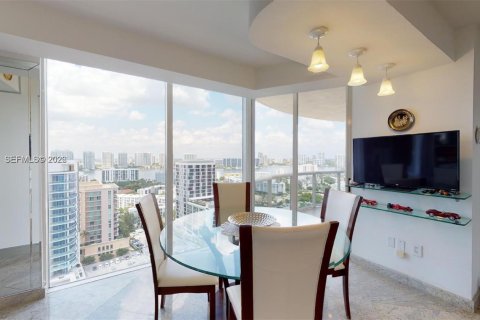 Condo in Sunny Isles Beach, Florida, 4 bedrooms  № 2029899 - photo 24