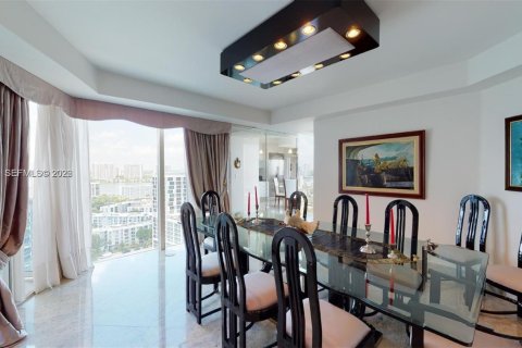 Condo in Sunny Isles Beach, Florida, 4 bedrooms  № 2029899 - photo 10
