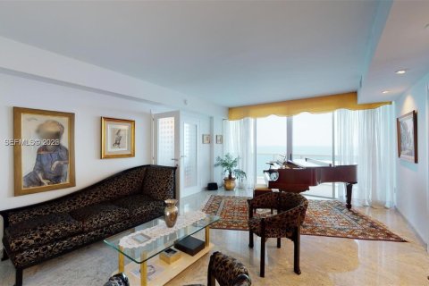 Condo in Sunny Isles Beach, Florida, 4 bedrooms  № 2029899 - photo 14