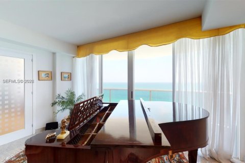 Condo in Sunny Isles Beach, Florida, 4 bedrooms  № 2029899 - photo 9