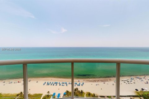 Condo in Sunny Isles Beach, Florida, 4 bedrooms  № 2029899