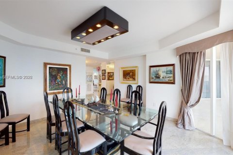 Condo in Sunny Isles Beach, Florida, 4 bedrooms  № 2029899 - photo 12