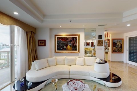 Condo in Sunny Isles Beach, Florida, 4 bedrooms  № 2029899 - photo 6