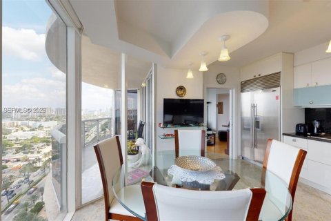 Condo in Sunny Isles Beach, Florida, 4 bedrooms  № 2029899 - photo 22