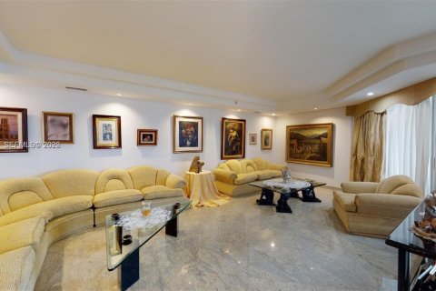 Condo in Sunny Isles Beach, Florida, 4 bedrooms  № 2029899 - photo 17