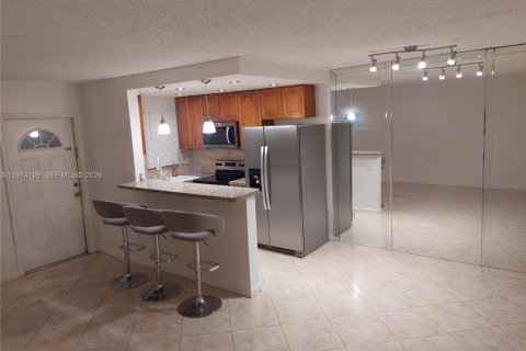 Condo in Hallandale Beach, Florida, 1 bedroom  № 2036445