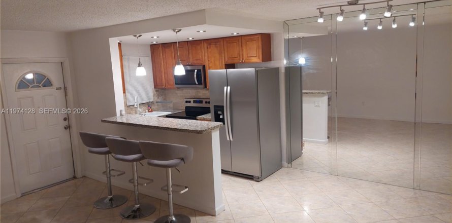 Condo in Hallandale Beach, Florida, 1 bedroom  № 2036445