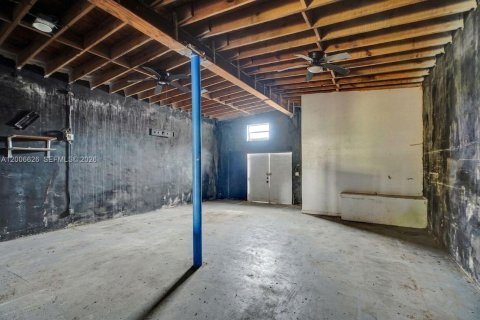 Propiedad comercial en venta en West Park, Florida № 2073869 - foto 9