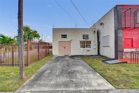 Propiedad comercial en venta en West Park, Florida № 2073869 - foto 21