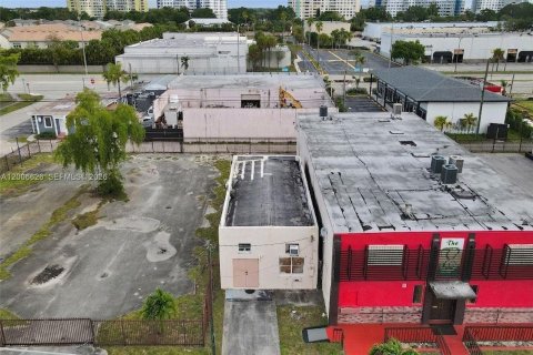 Propiedad comercial en venta en West Park, Florida № 2073869 - foto 17
