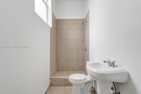 Propiedad comercial en venta en West Park, Florida № 2073869 - foto 8