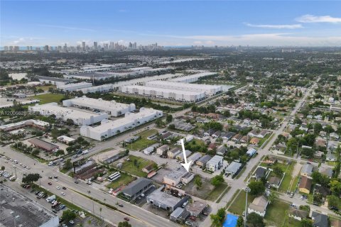 Propiedad comercial en venta en West Park, Florida № 2073869 - foto 20