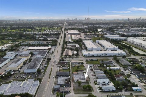 Propiedad comercial en venta en West Park, Florida № 2073869 - foto 16