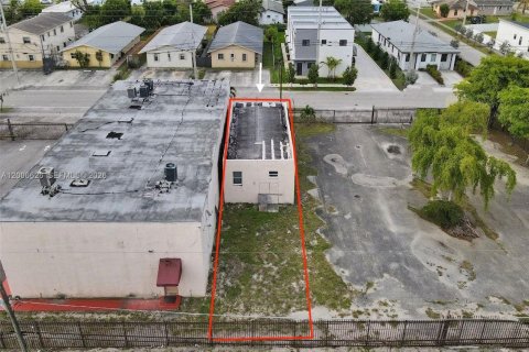Propiedad comercial en venta en West Park, Florida № 2073869 - foto 14