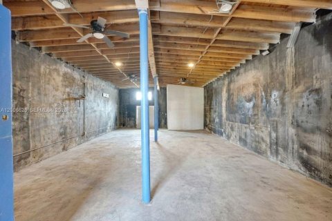 Propiedad comercial en venta en West Park, Florida № 2073869 - foto 6
