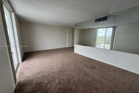 Снять в аренду кондоминиум в Форт-Лодердейл, Флорида 1 спальня, 65.4м2, № 1943968 - фото 5