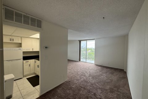 Снять в аренду кондоминиум в Форт-Лодердейл, Флорида 1 спальня, 65.4м2, № 1943968 - фото 7