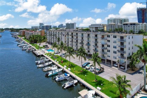 Снять в аренду кондоминиум в Форт-Лодердейл, Флорида 1 спальня, 65.4м2, № 1943968 - фото 28